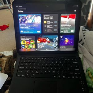 2021 Apple iPad Pro 12.9 inch. It has cellular and wifi. 128 GB. Silver.